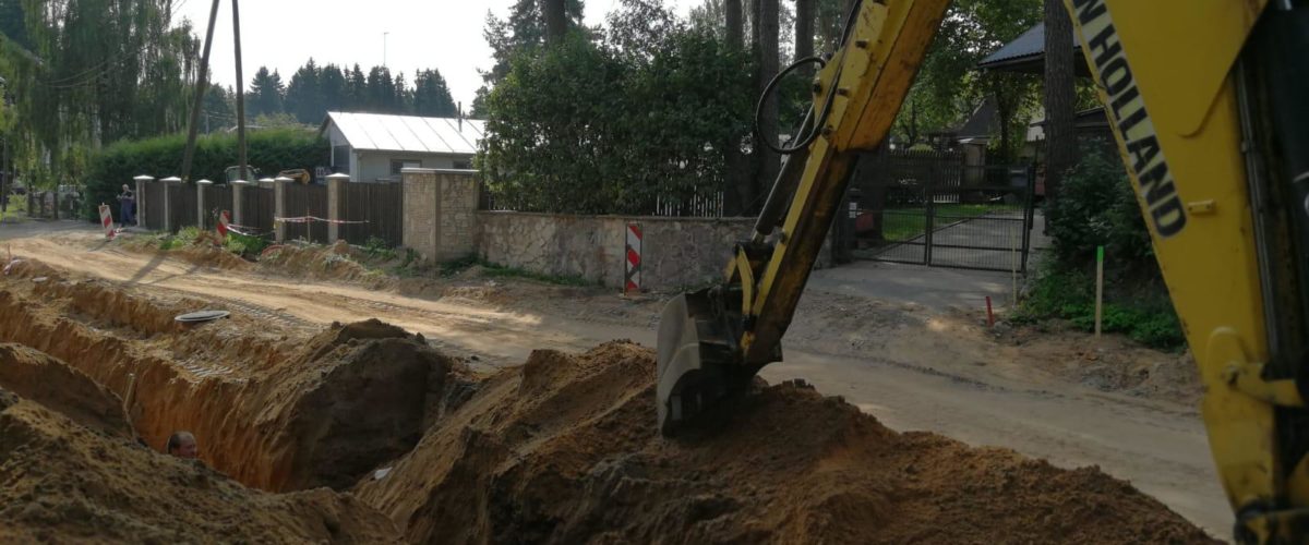 Rakšanas darbi, komunikāciju izbūve, gāzes pieslēgums.